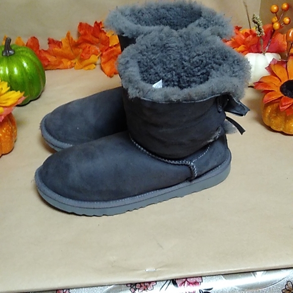 UGG boots SZ 5 - Picture 4 of 6